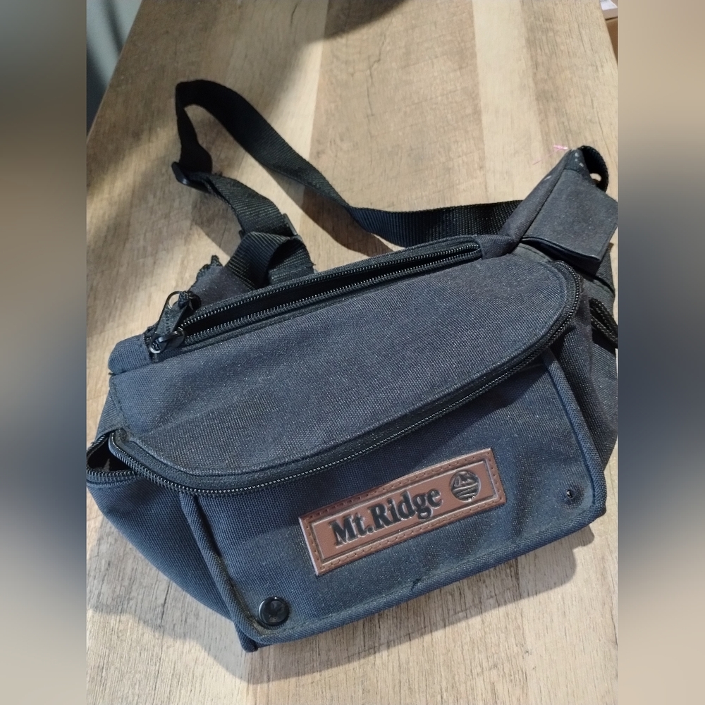 Vintage Mountain Mt Ridge Fanny Pack Waist Bum Bag Black Nylon Crossbody Pack
